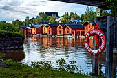 Porvoo (Borg), gli antichi magazzini rosso ruggine allineati lungo le rive del fiume Porvoonjoki, vera icona della citt.  